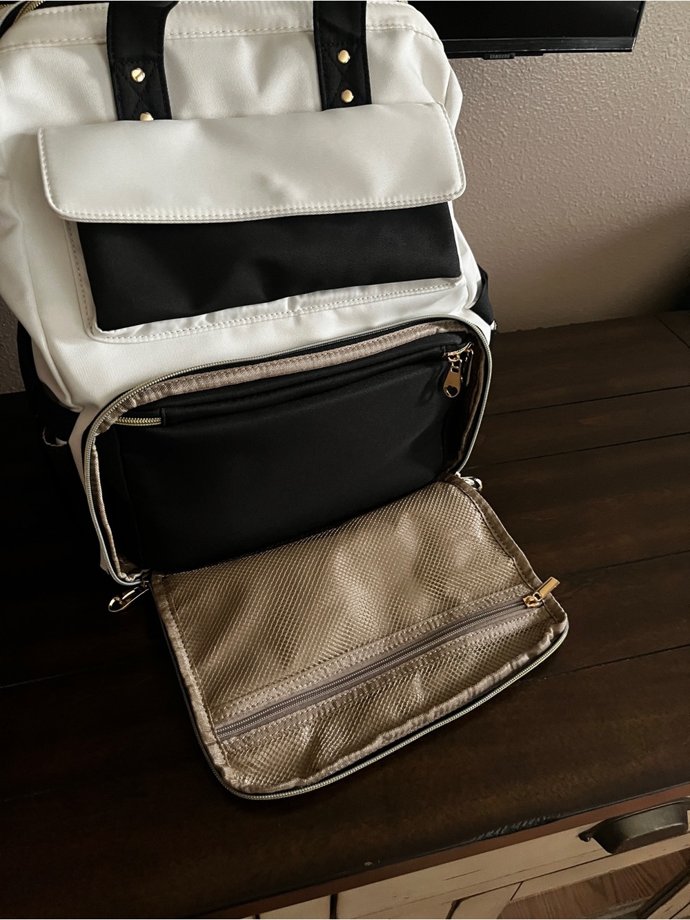 Modern Lunch Backpack – The Ultimate Backpack - Picture 8 of 11